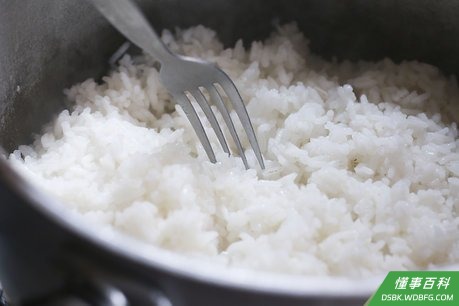 Step 5 在食用之前，先用一只叉子将米分开。