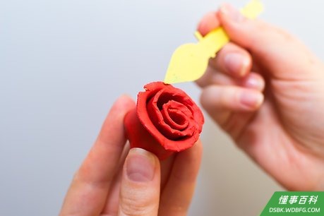 Step 6 修整花朵。