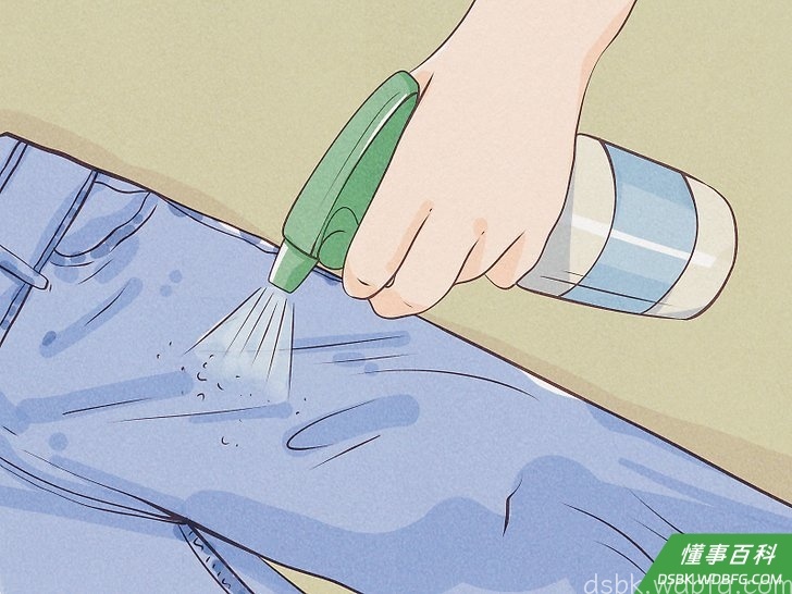 Step 1 往牛仔裤上喷些水，然后用手拉伸，进行局部调整。