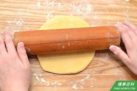 Step 2 制作意大利饺面团。