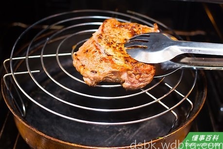 Step 4 煎牛排。