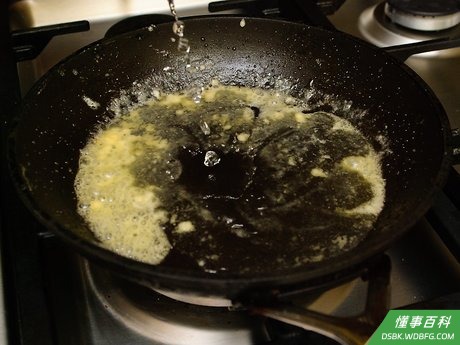 Step 3 分三次倒入牛肉汤。