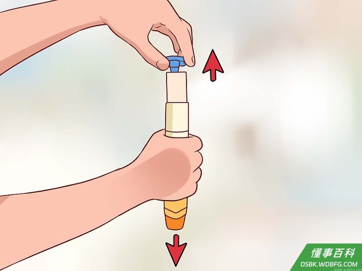 Step 1 紧握住肾上腺素笔的中部。