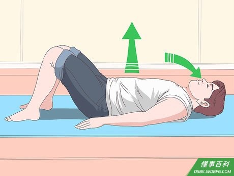 Step 3 仰卧进行可控的真空腹部训练。