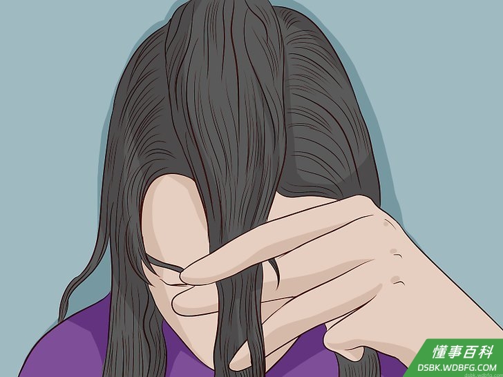 Step 3 用梳子挑起头顶分区的刘海部分。