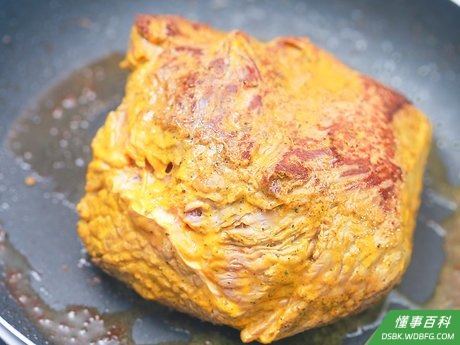 Step 3 煎牛肉。