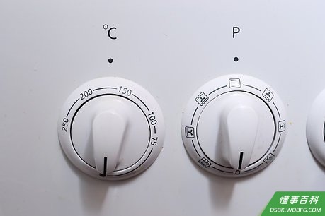Step 1 把烤箱预热至325华氏度（163摄氏度）。