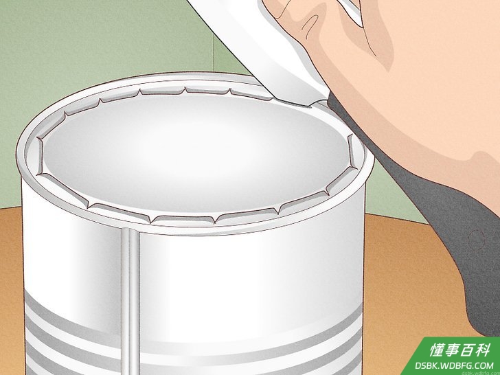 Step 6 继续在罐头上盖凿出一圈小洞。