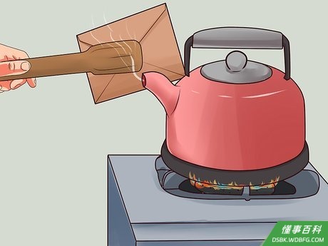 Step 2 将信封封口放在蒸汽中。