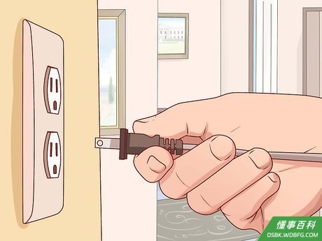 Step 4 将电视电源从墙上拔掉来关闭Roku TV。