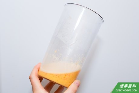 Step 5 让酱汁慢慢变凉。