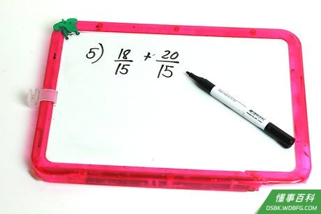 Step 5 将换算好公分母的新算式按照分子分母对齐的格式写好。