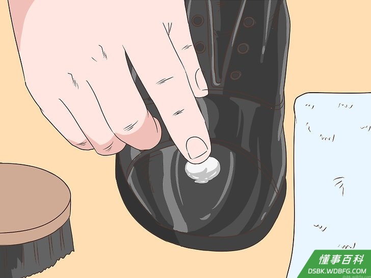 Step 2 用少许凡士林迅速擦亮鞋子和包包。